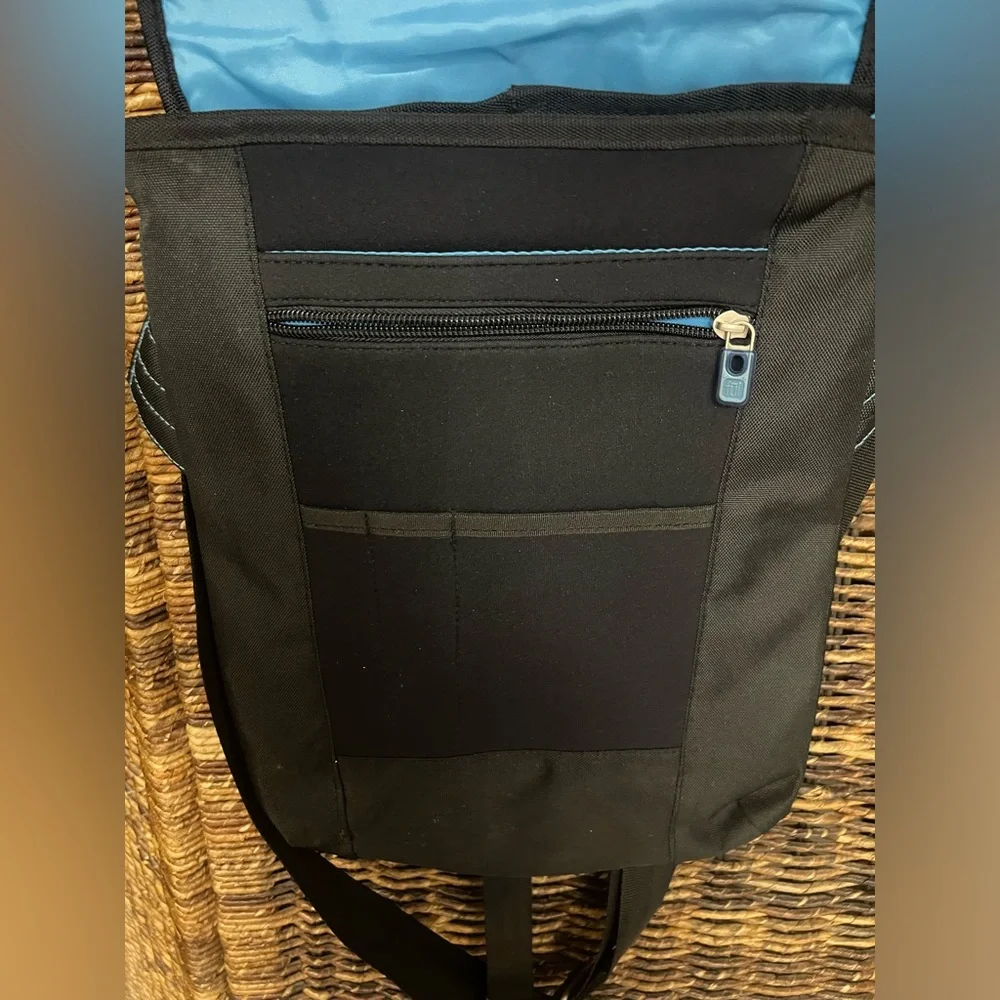 ful-‎ Tablet/Messenger bag- Blue/Black, Series 6100, Multiple compartments